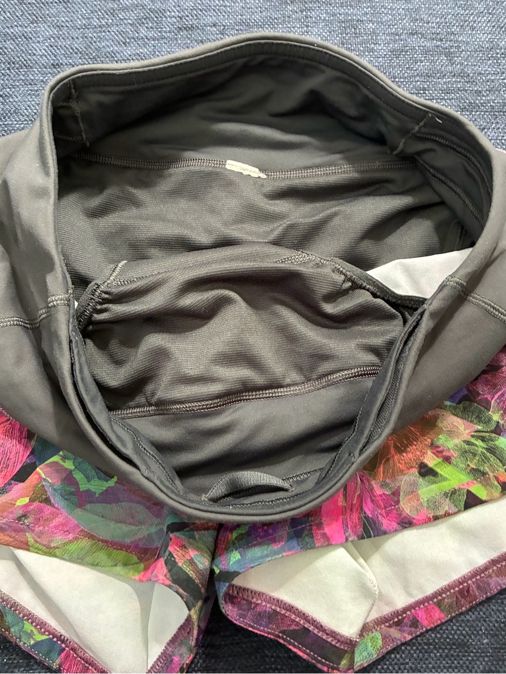 Lululemon Speed Up Mid-Rise Short 4" Vivid size 2 - Picture 5 of 9